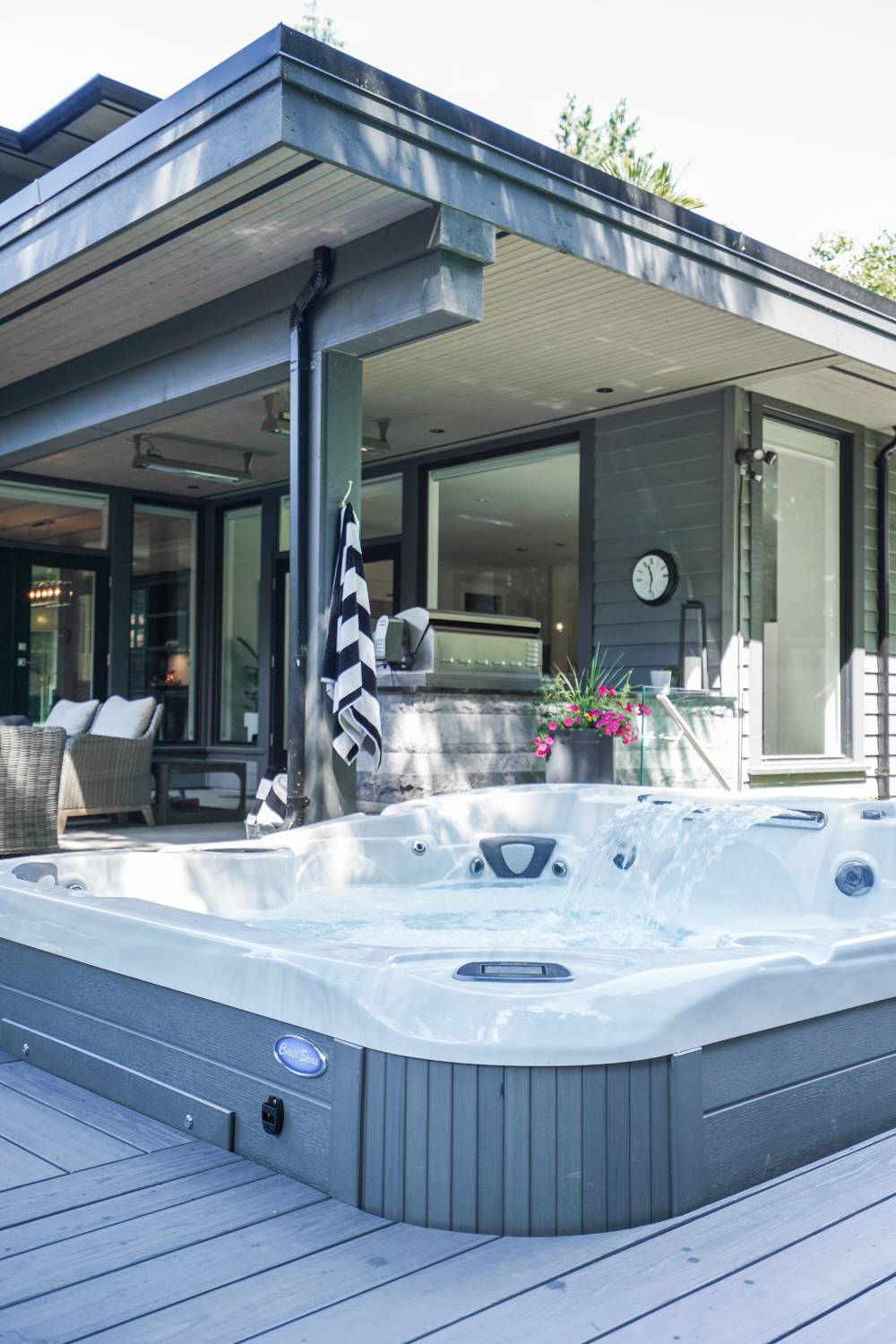 Outdoor living space - hot tub