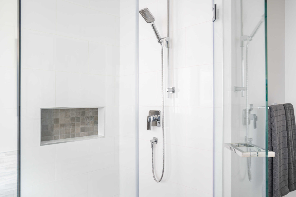 Port Coquitlam master bath shower cubby and fixtures