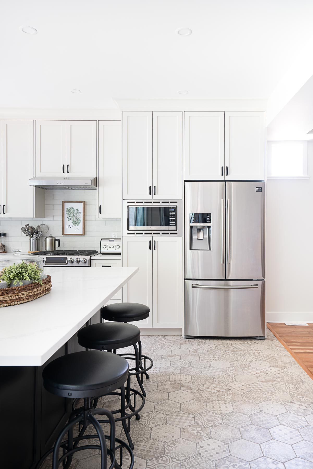 Coquitlam kitchen feature tile floor