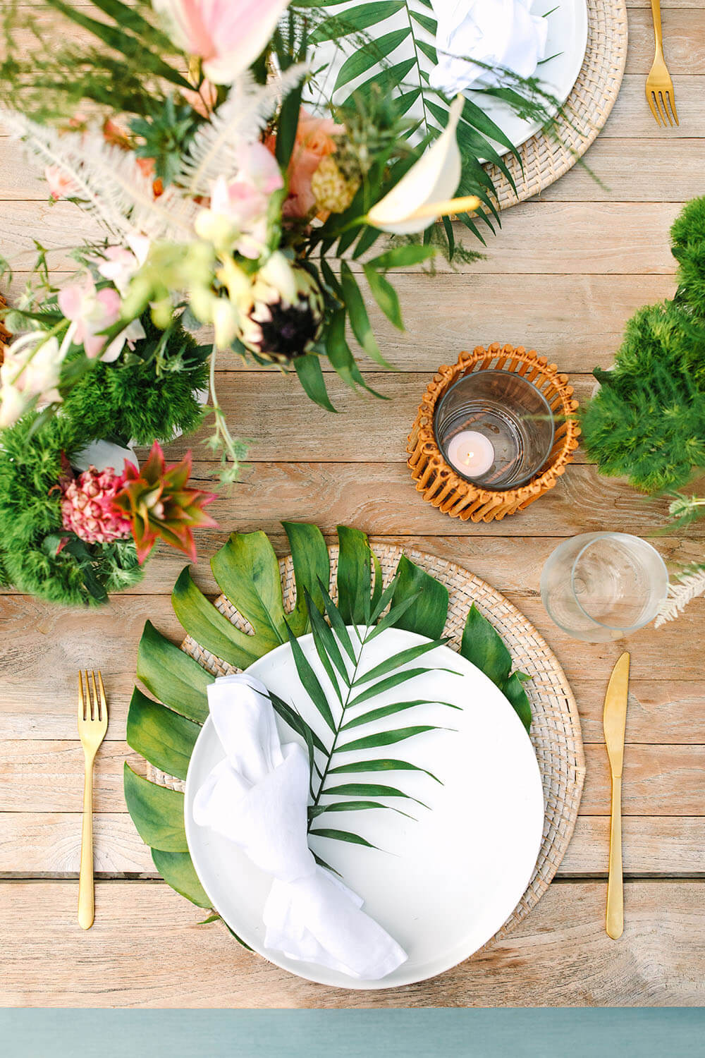 tropical party table decor