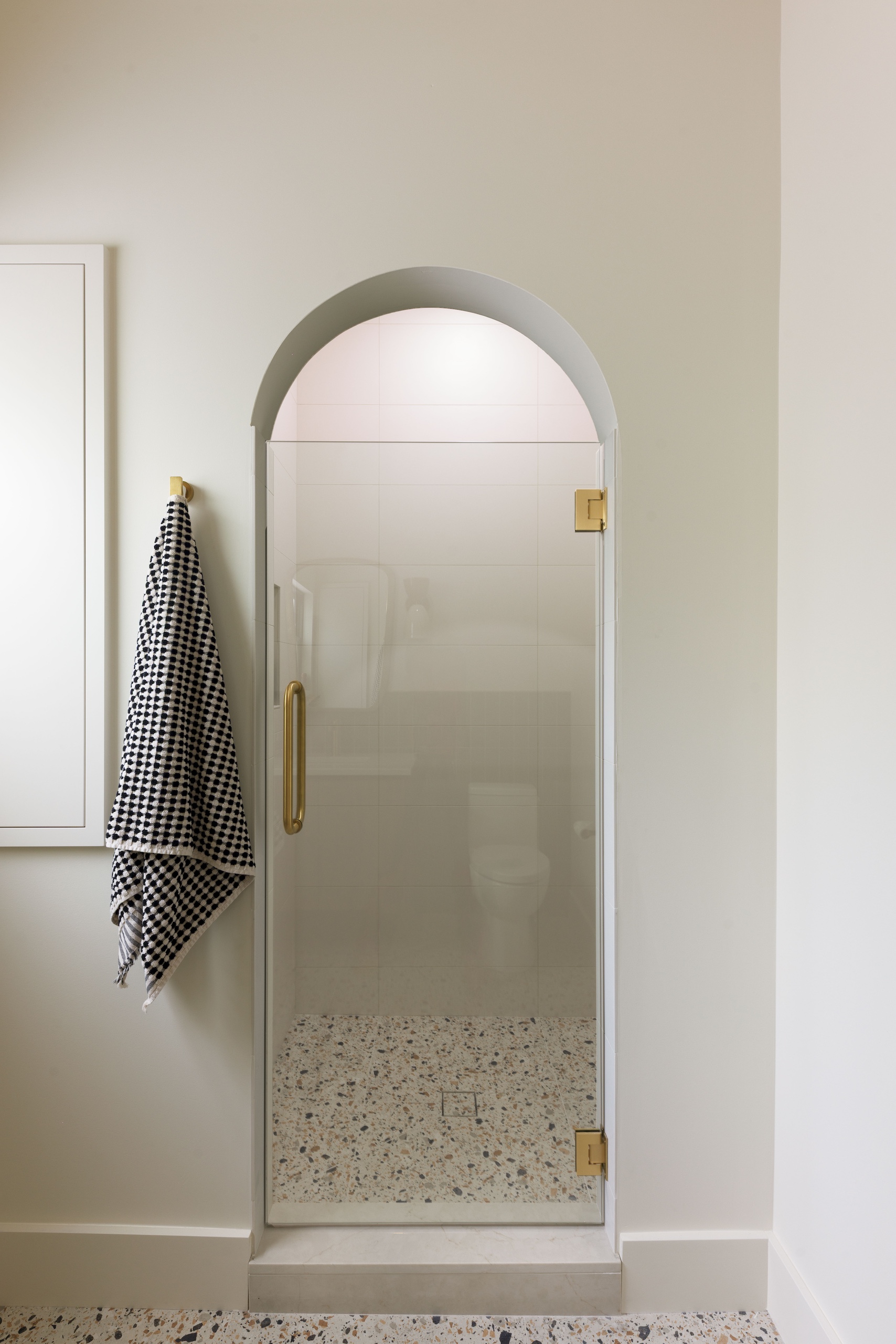 west coast modern bathroom