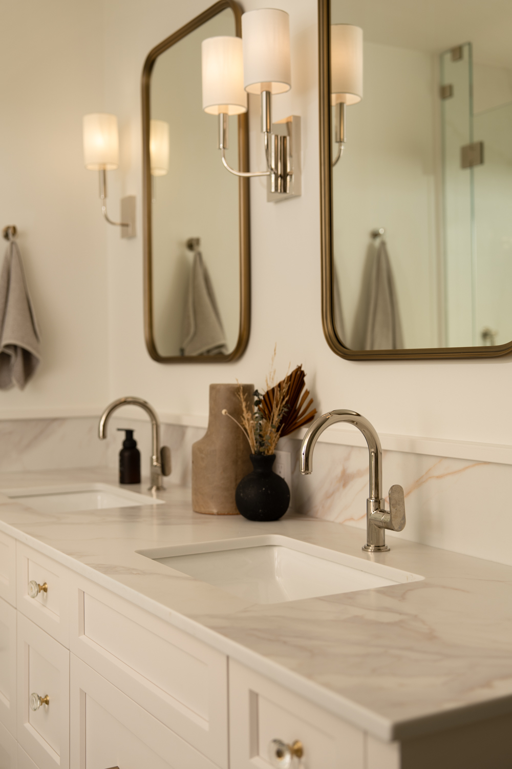 Pitt Meadows ensuite bath vanity-Novero